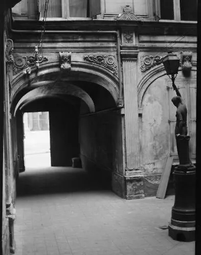 Lägenhet In Historical Monument In Center